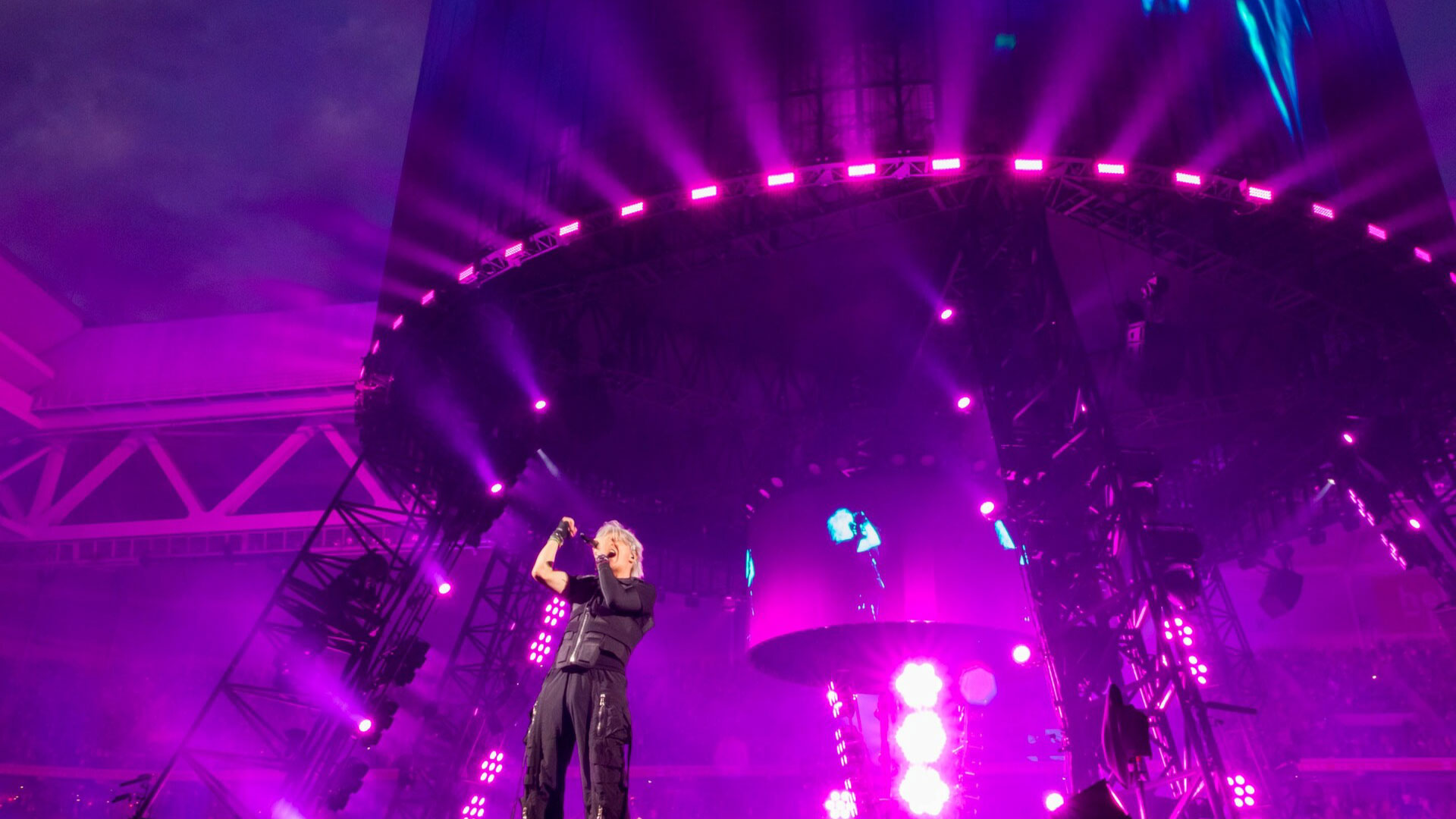 PRG France supports the Indochine Tour with the gigantic tower from the Titan X Soundblast solution! Individual solutions for every need! Feel free to contact us!