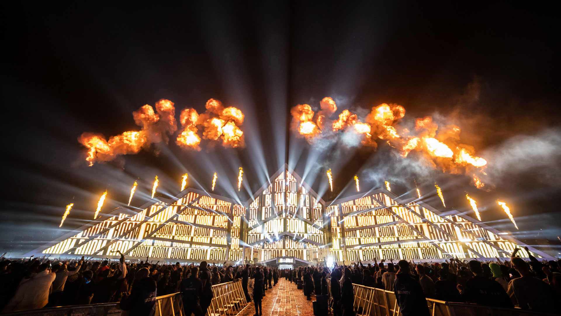 One of the biggest stages in the world. At Soundstorm 2022, PRG is supplying top event technology for this major event. PRG subsidiaries around the world come together and combine their forces to create a huge global power that makes the event a spectacle! 