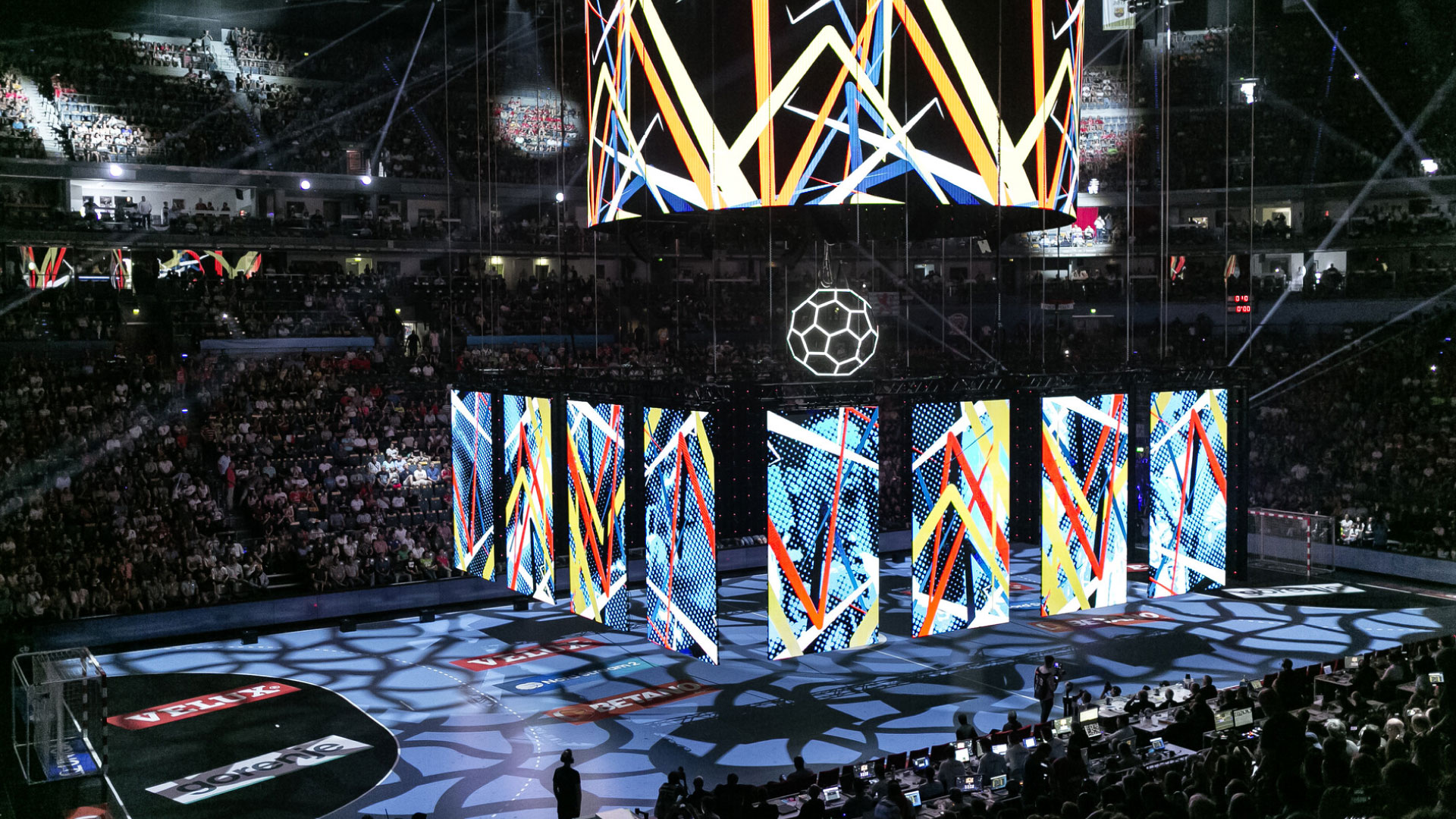 Finale de la Ligue européenne des champions de handball, à Cologne, Lanxess Arena. PRG a fourni des écrans LED pour cet événement.