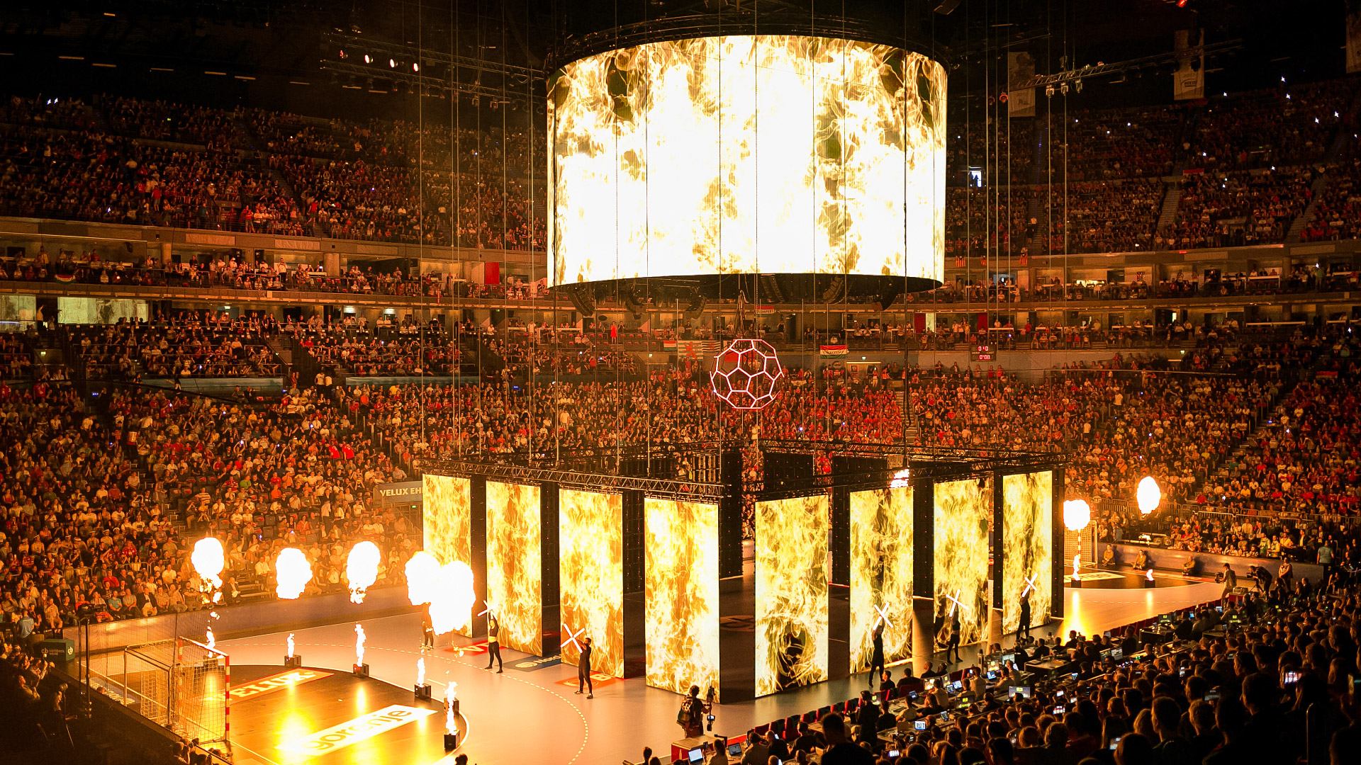 Finale der europäischen Handball-Champions-League in Köln, Lanxess Arena. PRG lieferte die LED-Screens.