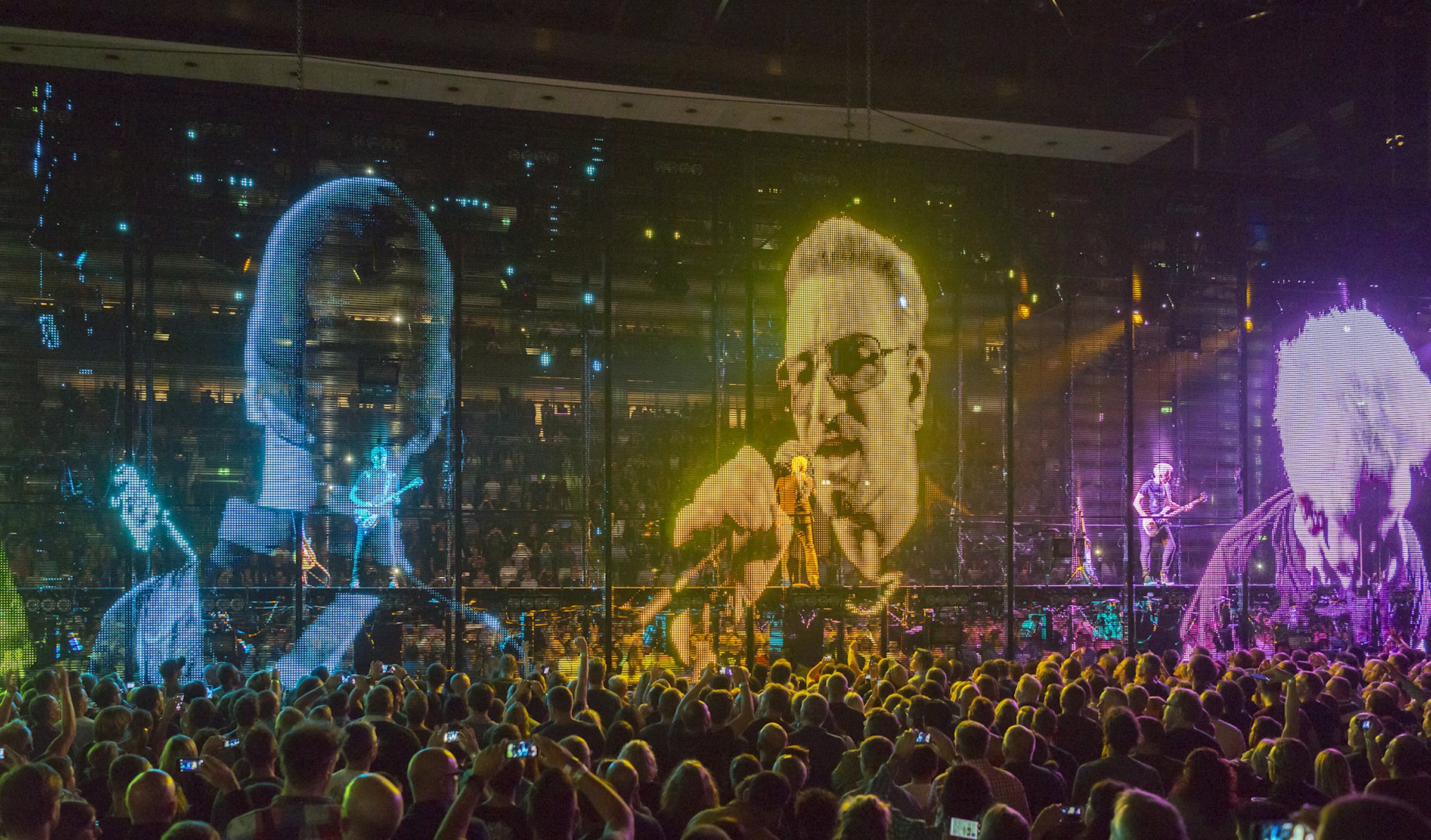 Pure10 en Rolling Video Floor Risers - PRG introduceert de nieuwe Touring-revolutie live met U2's Experience + Innocence Tour
