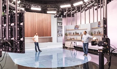 PRG has provided this new 150m2 set with a fixed customized LED-installation for l’Equipe TV
