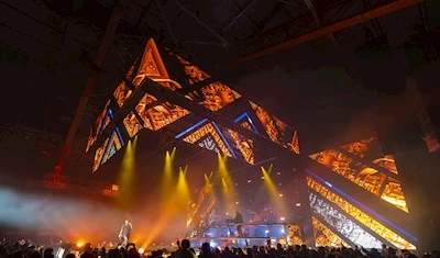 For his ‘Fuego Tour’, Maître GIMS could count on a great technical and production team by PRG , to make his show truly immersive and unforgettable.