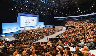 Fielmann Annual Meeting 2019 took place in Hamburg's Barclaycard Arena - PRG creative team designed a room concept and presented it to them together with the corresponding visualizations.