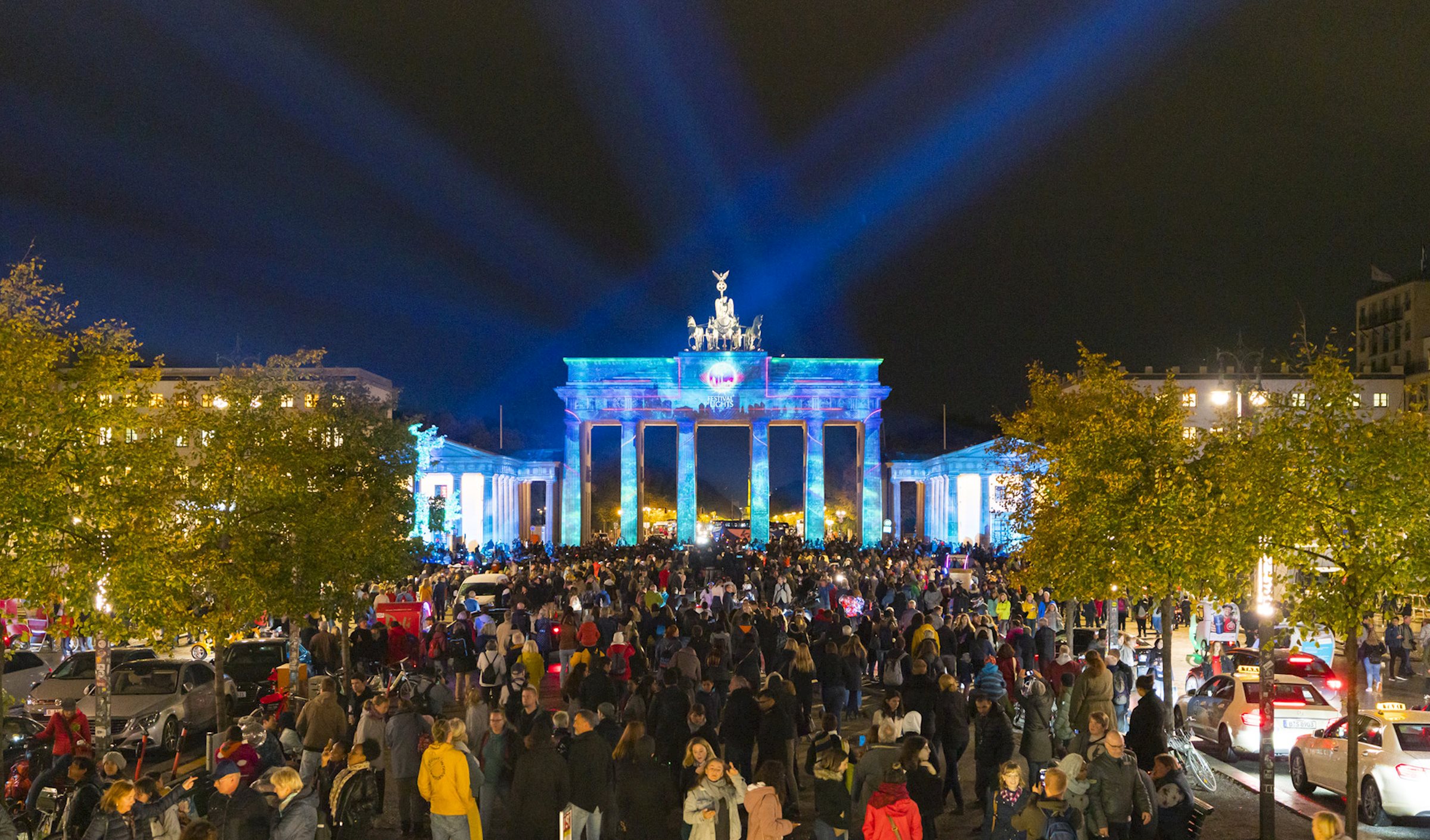 PRG fue uno de los socios tecnológicos y recibió el encargo de instalar medios y tecnología de proyección en ocho lugares diferentes, entre ellos la Puerta de Brandemburgo y la Torre de Televisión de Berlín en el Festival de las Luces.