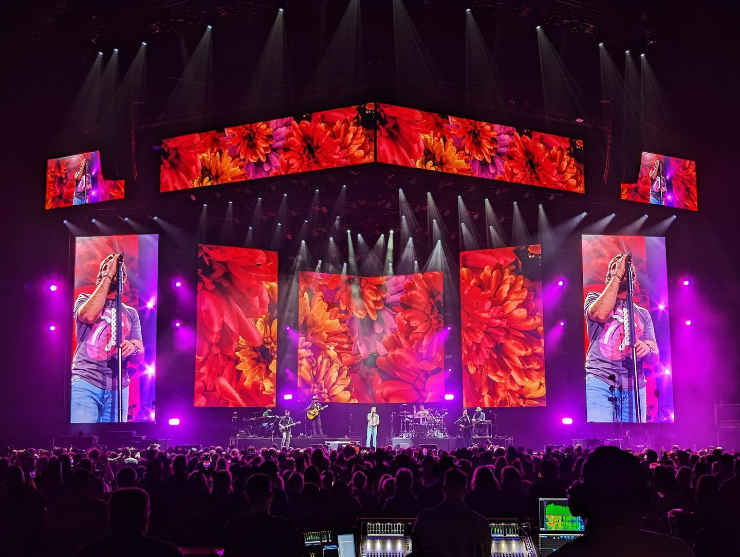 PRG UK was thrilled to be in the heart of the action once again this year, delivering lighting, rigging, LED, servers, and cameras to C2C’s London and Glasgow shows.