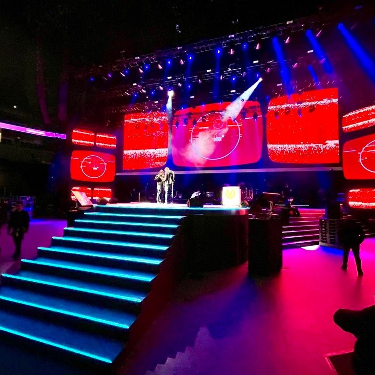 As a leading 360° service provider, PRG provided comprehensive technical equipment for the company conference Deutsche Vermögensberatung. A very different Corporate Event. 