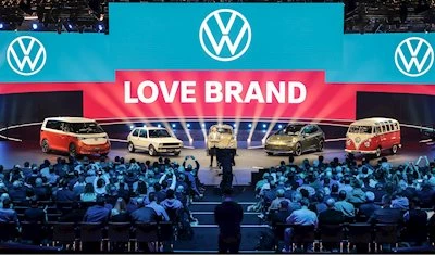 En tant que fournisseur de premier plan de technologies événementielles, PRG a fourni le gréement, l'éclairage, la technologie audio et vidéo et la technologie d'interphone pour célébrer la première mondiale du show-car "ID.2all" de VW à Hambourg.