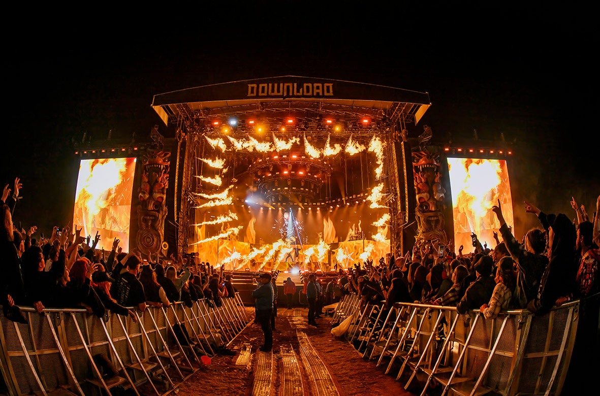 Op het Download Festival van dit jaar stond Bring Me The Horizon op het iconische Apex podium voor een ongelooflijke headliner set met technische ondersteuning van PRG - als afsluiting van een uitmuntende UK & Europese tour.