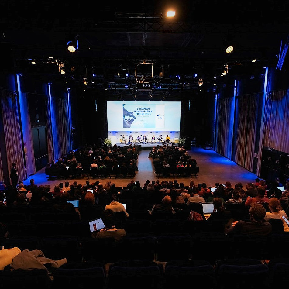 PRG België zorgde voor licht, geluid & video in het auditorium & de breakoutzalen, alsook in de algemene ruimtes voor het indrukwekkende European Humanitarian Forum 2023 in het EGG.