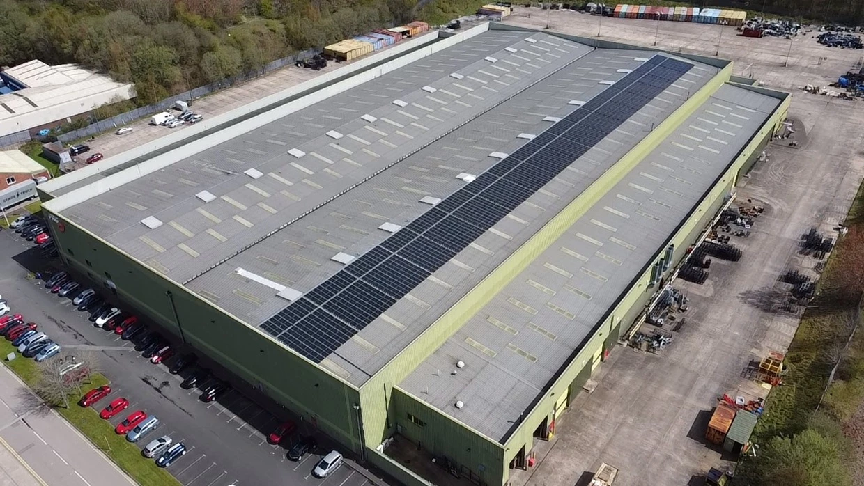 PRG UK se enorgullece de presentar el sistema de paneles solares de 870 unidades que acaba de instalar en su sede británica de Longbridge, Birmingham.