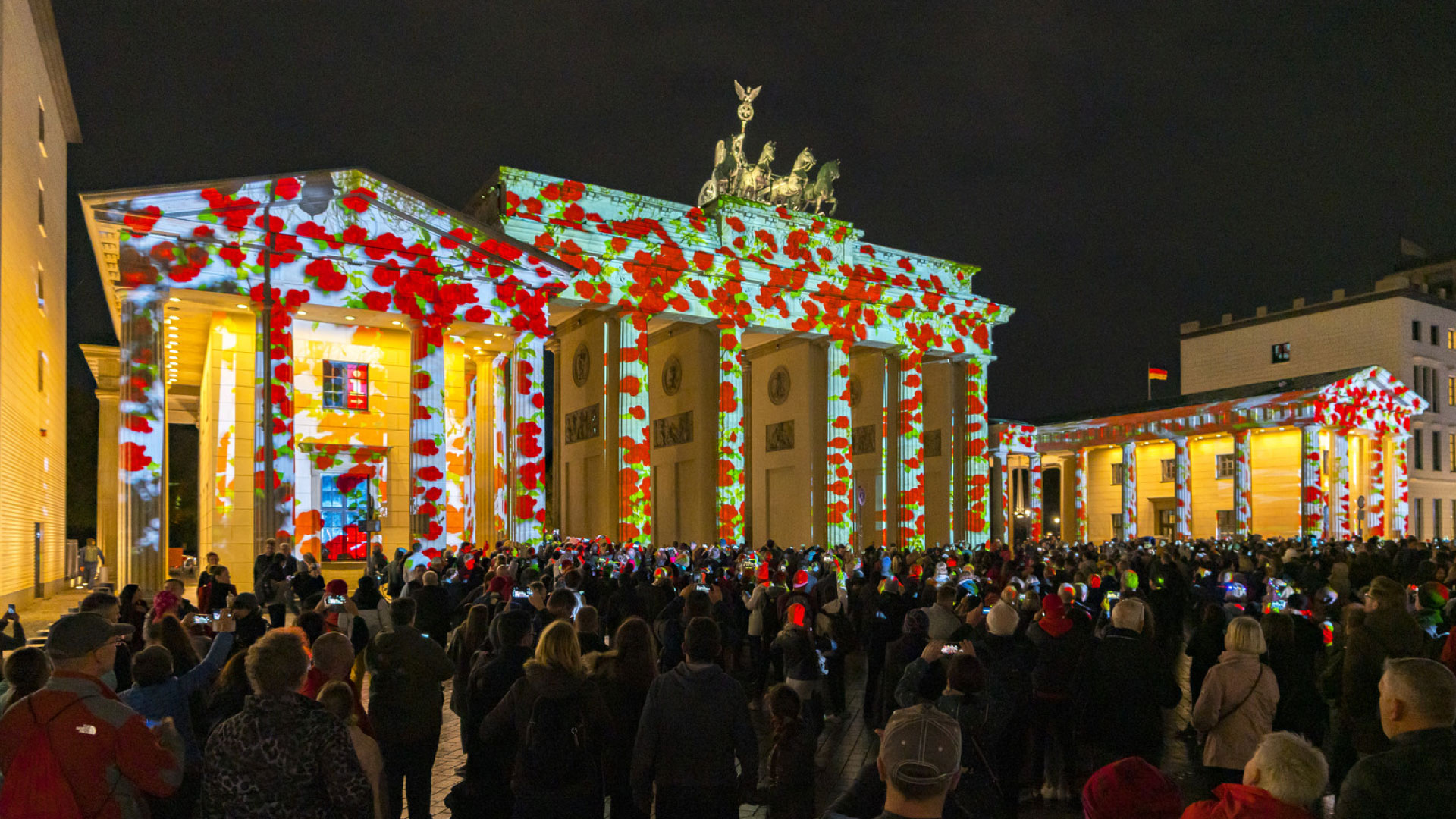PRG leverde meer dan 20 projectoren voor de realisatie van deze verlichtingen tijdens het Festival of Lights in Berlijn op verschillende locaties.
